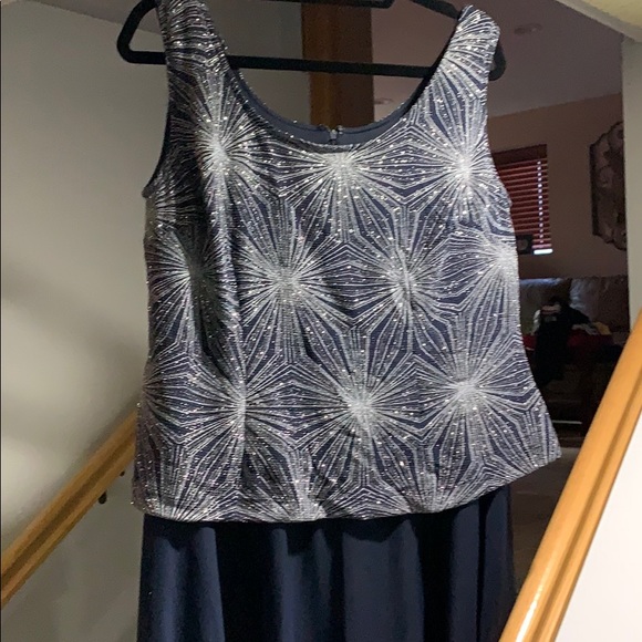 Cache navy blue and silver gown - Picture 5 of 7